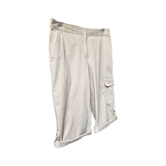 IZOD Women's Tan Cargo /Capri  Shorts With Stretch. - Picture 5 of 12